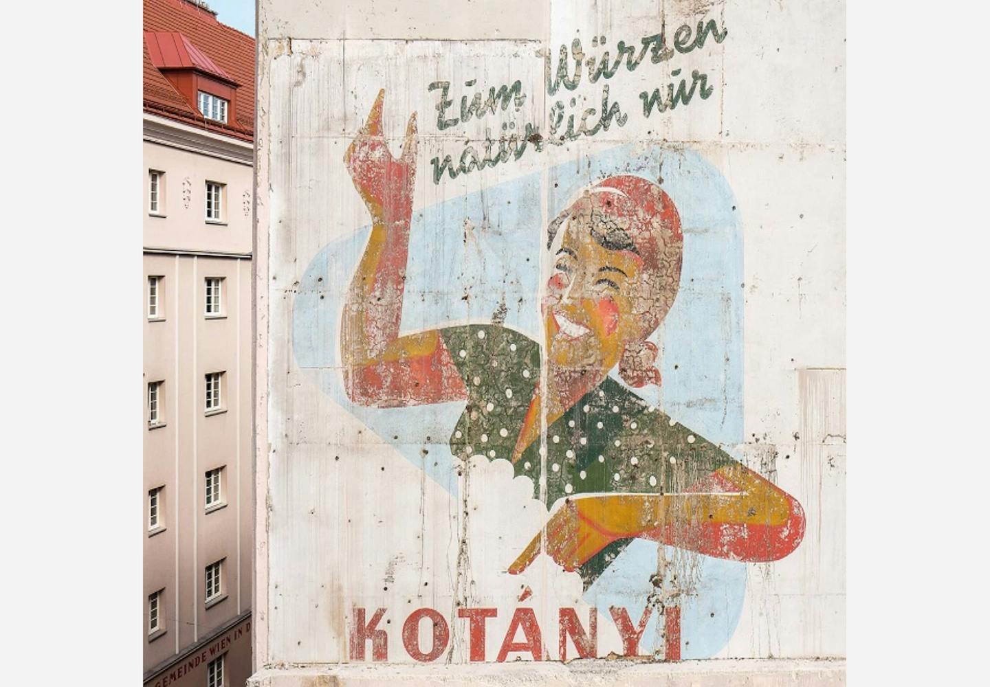 Фасад будівлі у Відні з рекламою Kotányi.
